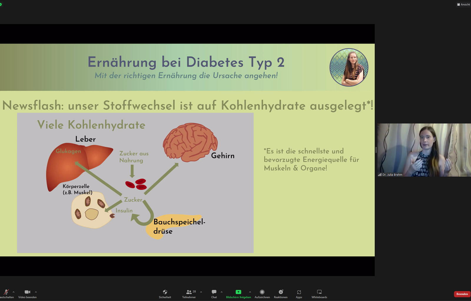 Es ist eine Folie zum Kohlenhydratstoffwechsel zu sehen. Auf dieser steht u.a.: "Newsflash: Unser Stoffwechsel ist auf Kohlenhydrate ausgelegt"